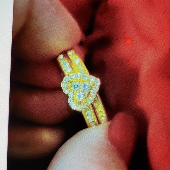 NWT 2PC Engagement setrhinestones heart shape, gold tone size 7 - Picture 1 of 9